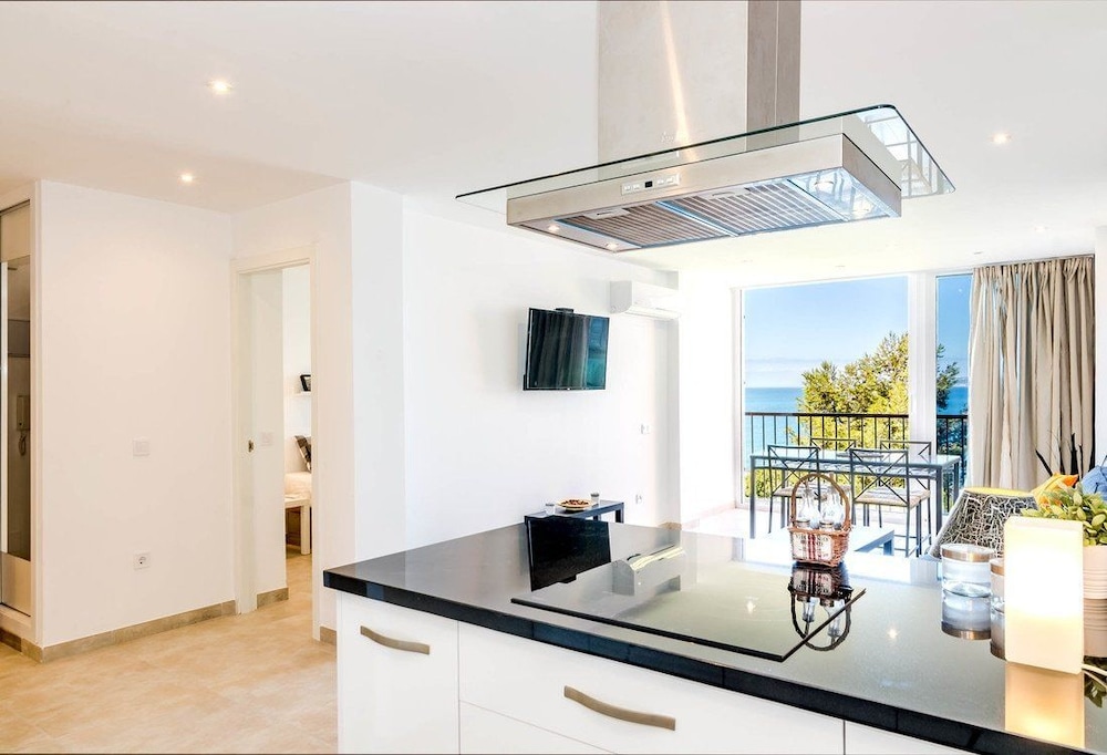 CP1 2 bedroom front line beach Cristo Playa RoomService — 4-Star Luxury Hotel in Estepona, Spain