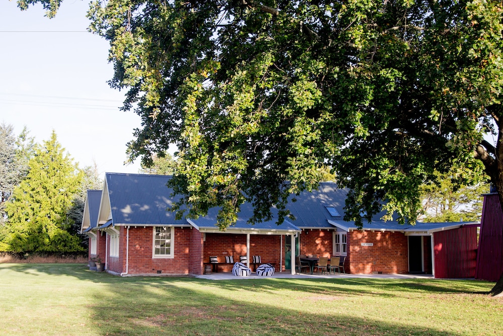 Coldstream Estate The Whare — 4-Star Luxury Hotel in Ashburton, New Zealand