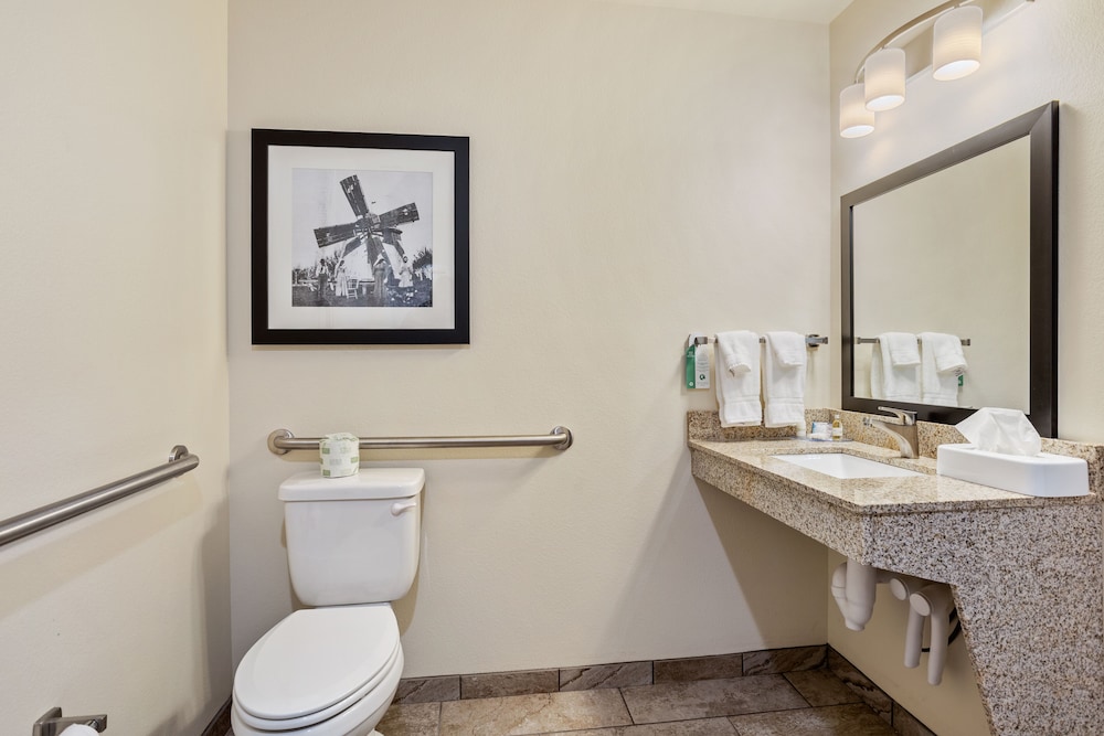 Cobblestone Hotel & Suites Little Chute - photo 18