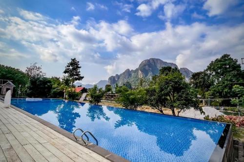 Larng Yay Riverview Resort Hotel in Vangviang, Laos