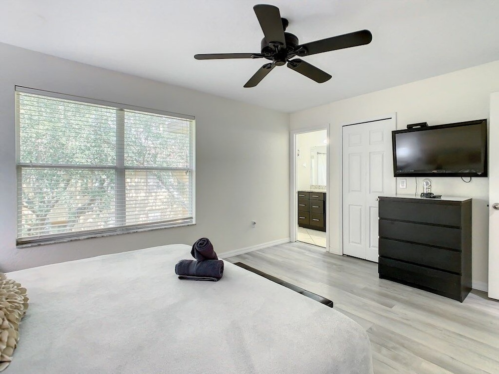 New 4 Bed Regal Palms Resort - featured photo