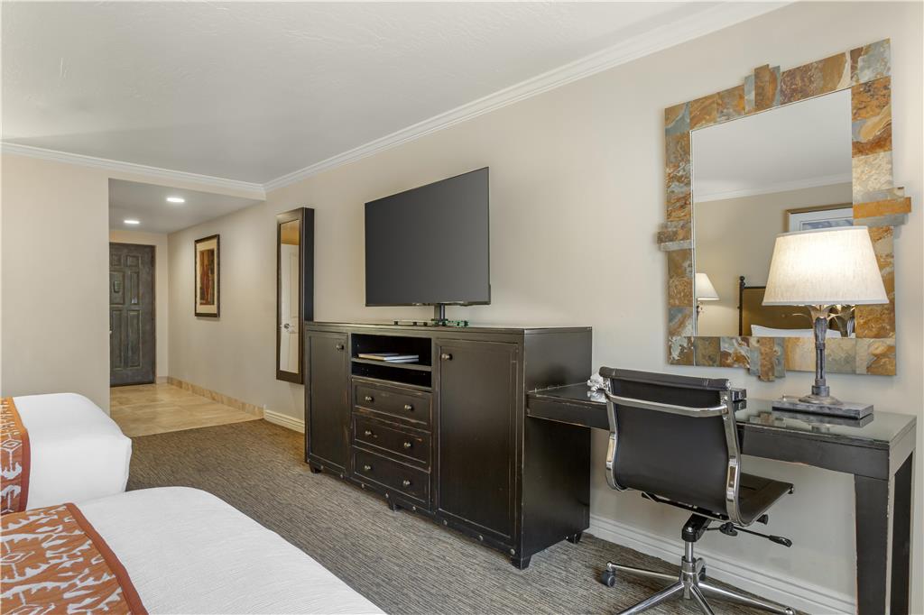 Best Western Plus Arroyo Roble Hotel & Creekside Villas - photo 33