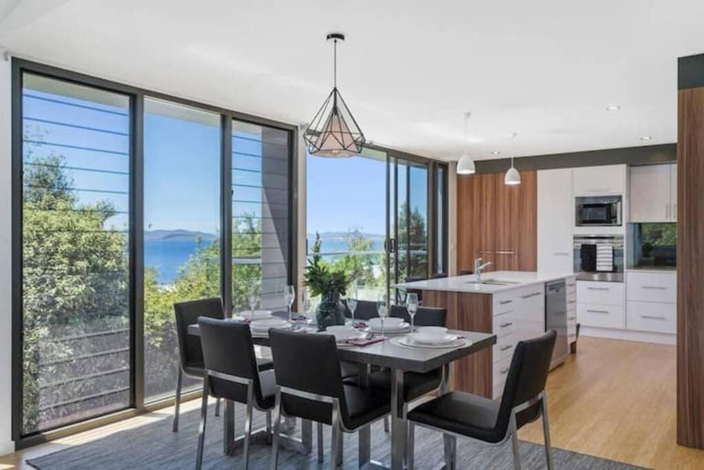 New Architect Designed Coastal Retreat Water Views — Hobart