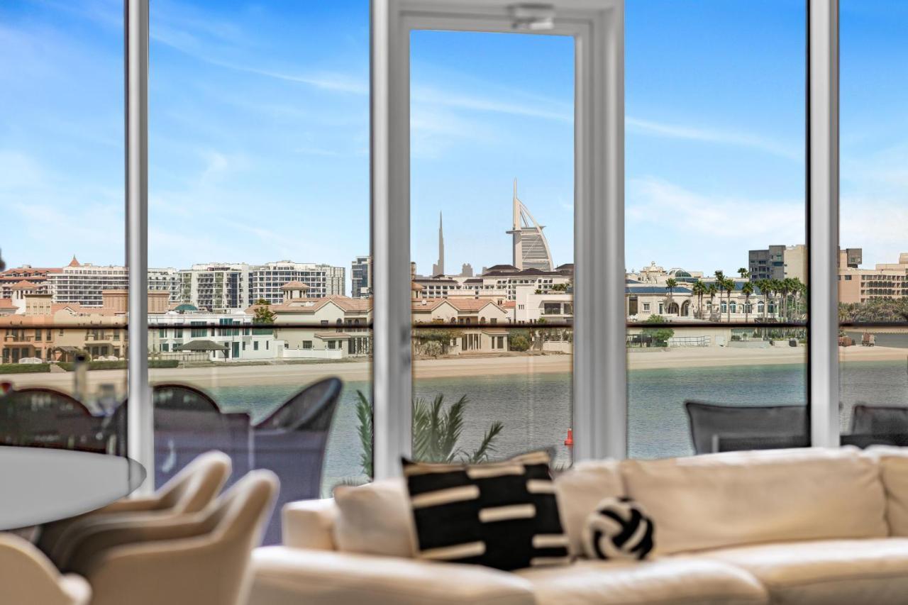 Manzil 3BR in Palm Jumeirah with Private Beach Access & Sea View — 4-Star Luxury Hotel in Dubai, United Arab Emirates