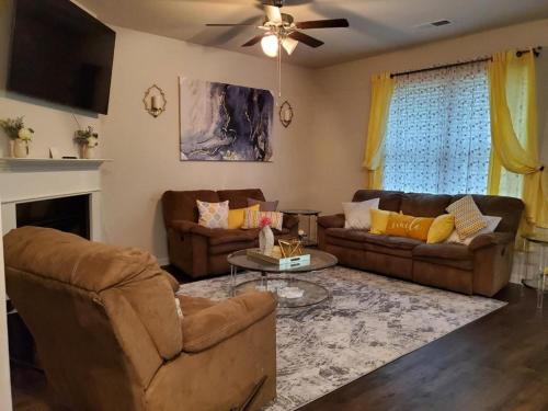 Pet Friendly Free Breakfast 3bed 2bath Covington Cozy Hideaway — Covington