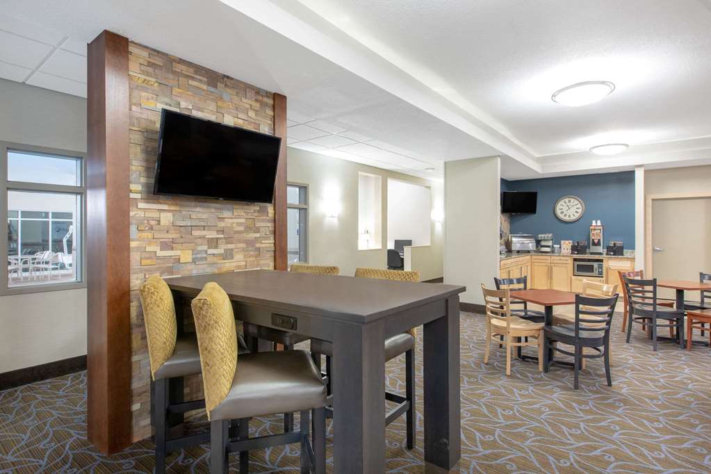 AmericInn by Wyndham Humboldt - photo 7