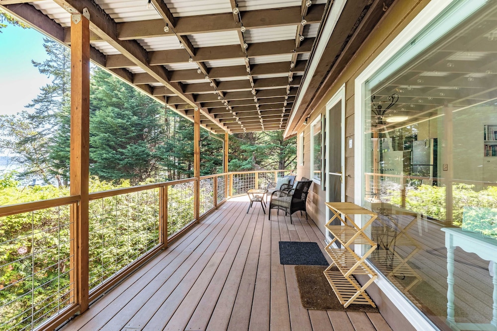 Eagles Watch by AvantStay Large Deck w Views - photo 24