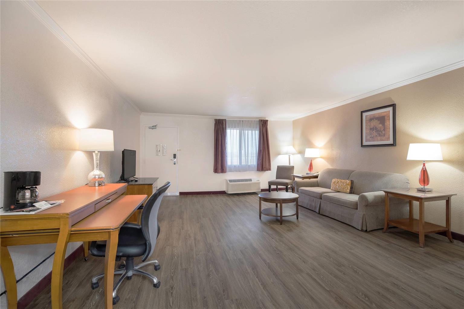 Quality Inn & Suites Lake Havasu City - photo 11