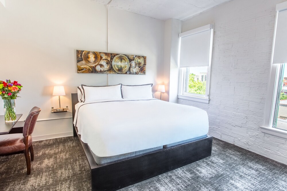 Park Plaza Hotel Seguin - photo 9