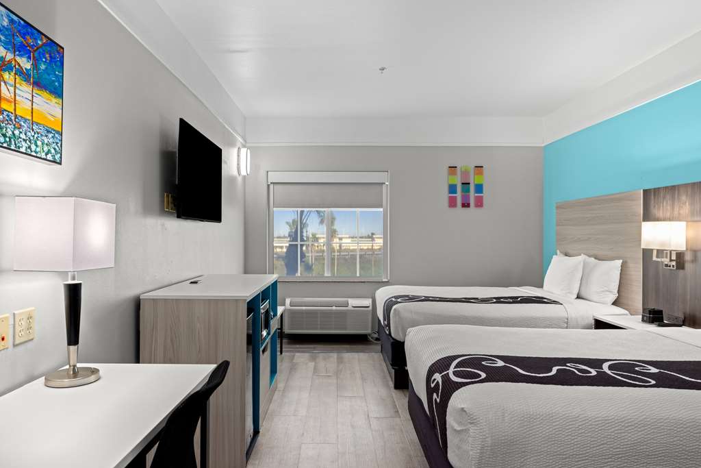 La Quinta Inn & Suites by Wyndham Raymondville - photo 41