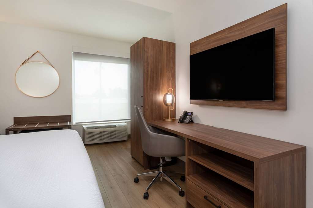 La Quinta Inn & Suites by Wyndham Galt Lodi North - photo 17