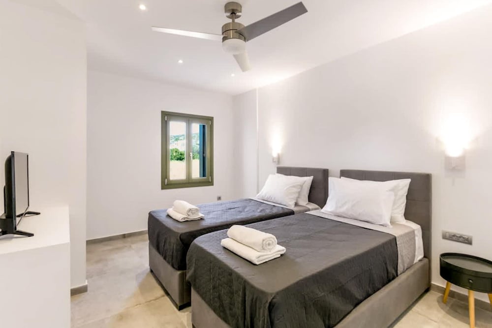 Ampelas Nostalgia Gem Paros Afrodite Gem — Paros