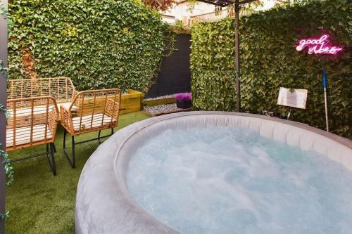 Stylish Maisonette with Hot Tub — 4-Star Luxury Hotel in Brighton, United Kingdom