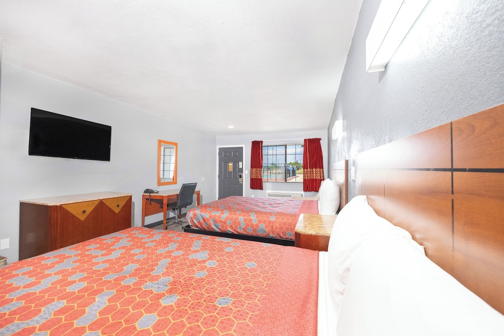 Executive Inn of Hondo - photo 10