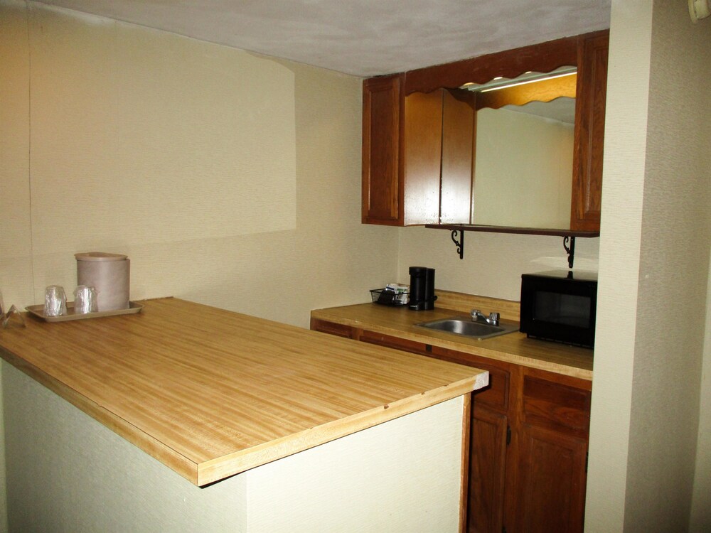 Motel6 Oriskany NY - photo 13