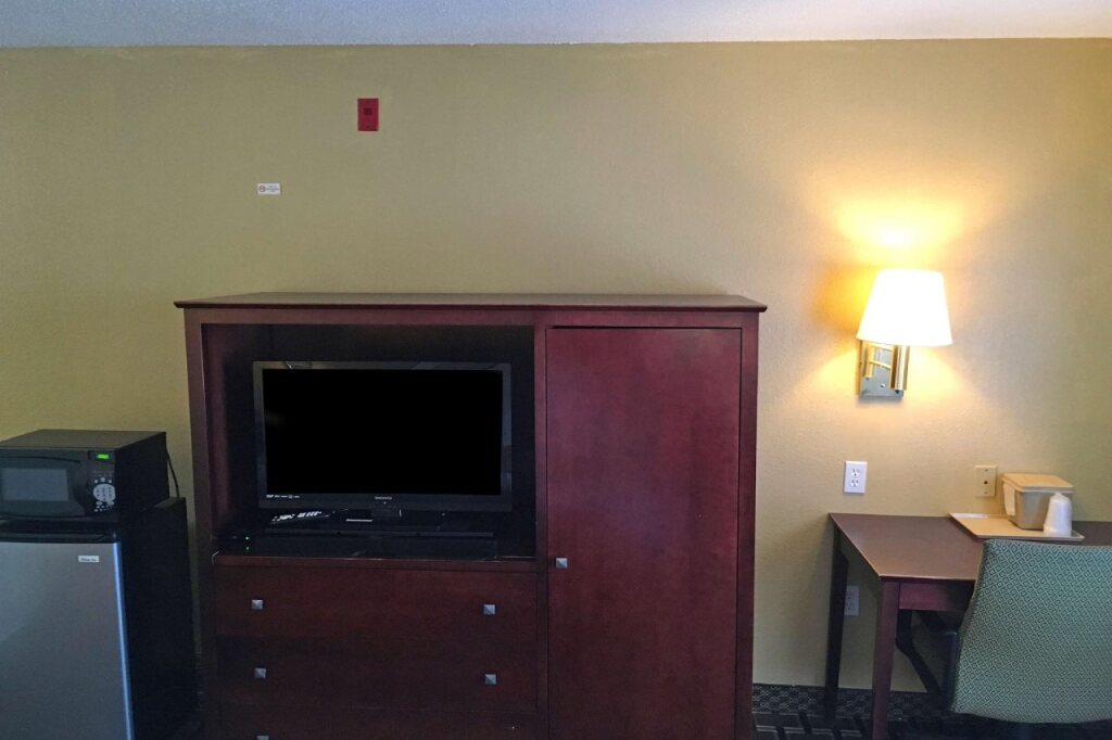 America's Best Inn Of Fairfield Birmingham - photo 5