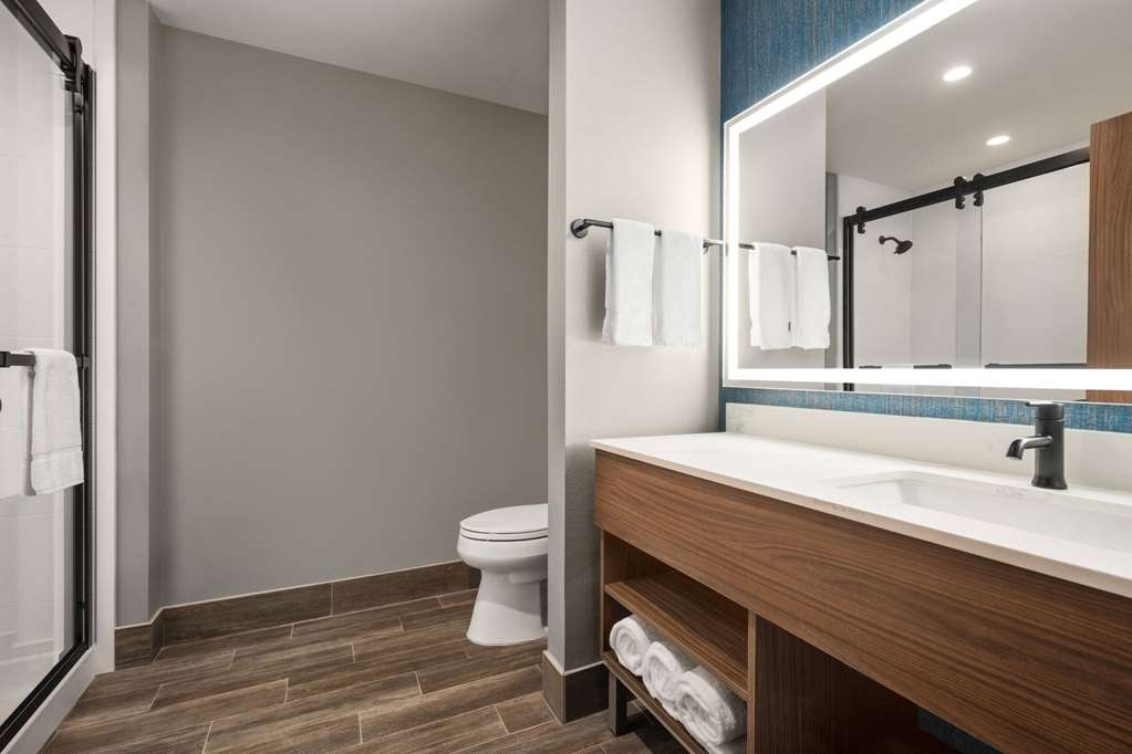 La Quinta Inn & Suites by Wyndham Del Rio - photo 47