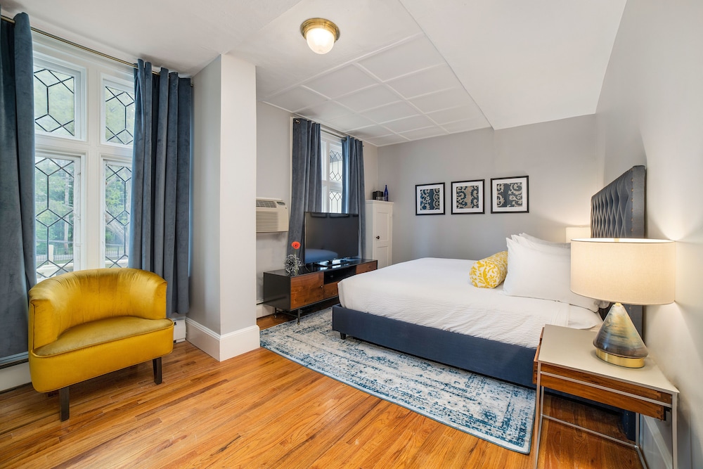 Seven Hills Inn - photo 4