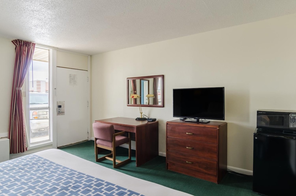Alamo Inn & Suites - photo 18