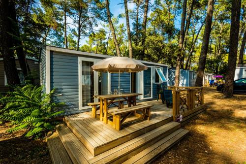 Camping la Sousta — 4-Star Luxury Hotel in Remoulins, France