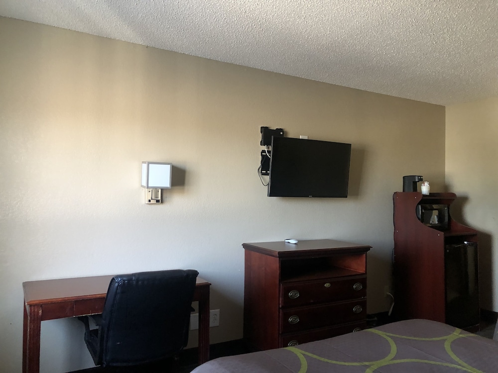 Super 8 by Wyndham Neosho - photo 2