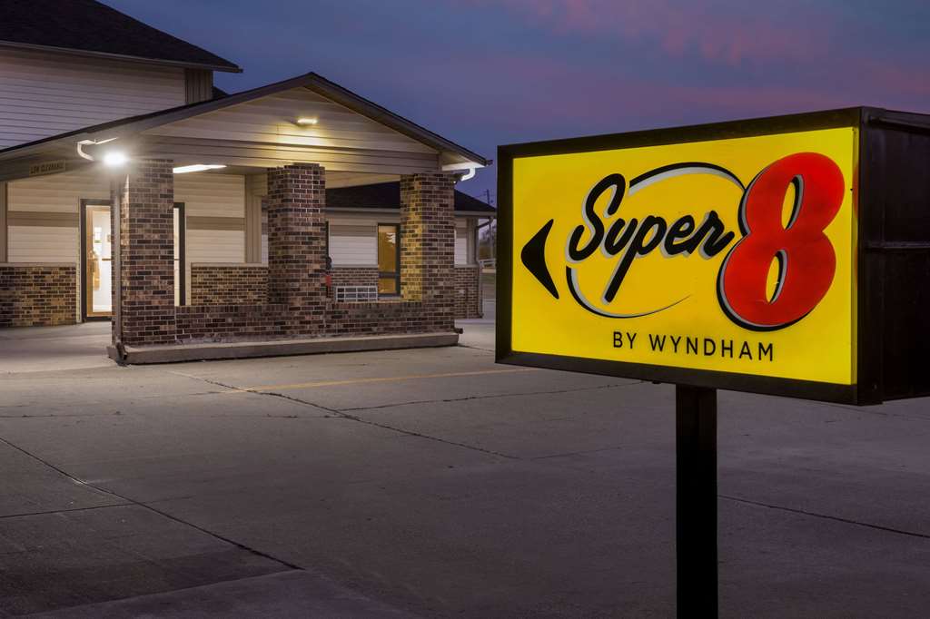 Super 8 by Wyndham Waverly - photo 3