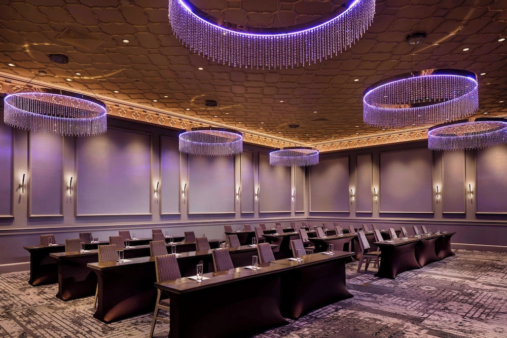 Sheraton Commander Hotel - photo 59