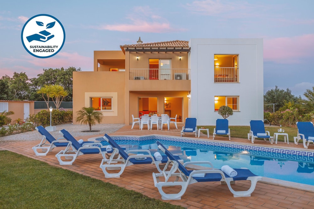 Villa Maya Bay by Algarve Vacation — 4-Star Luxury Hotel in Guia, Portugal