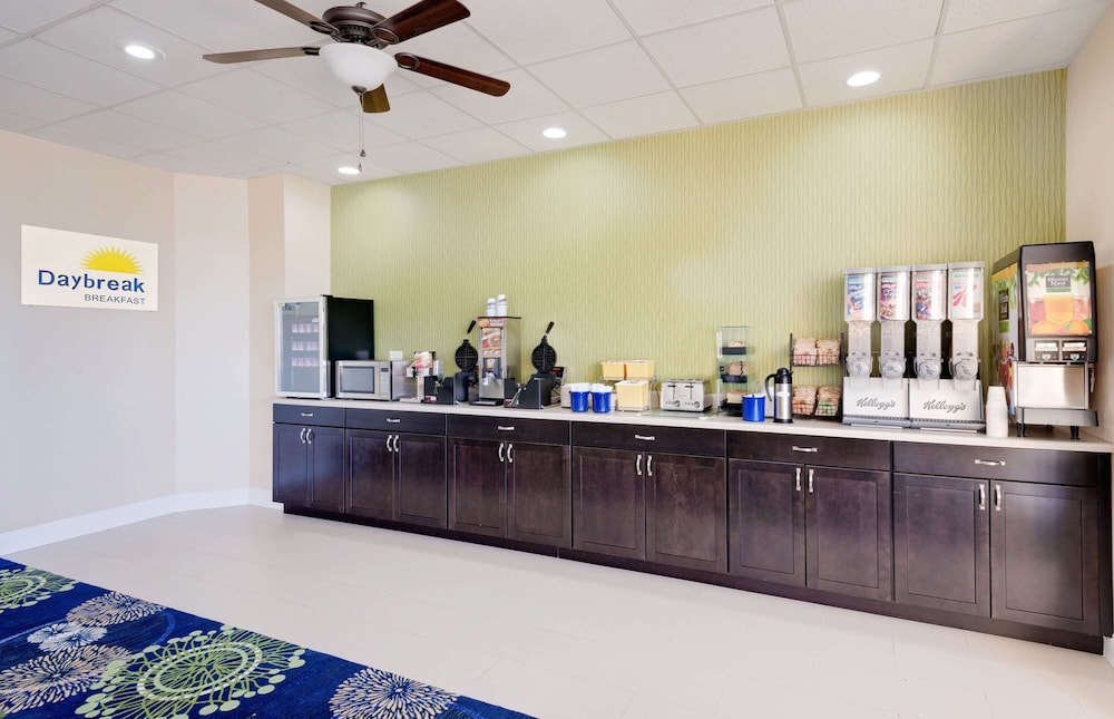 Days Inn by Wyndham Easton - photo 16