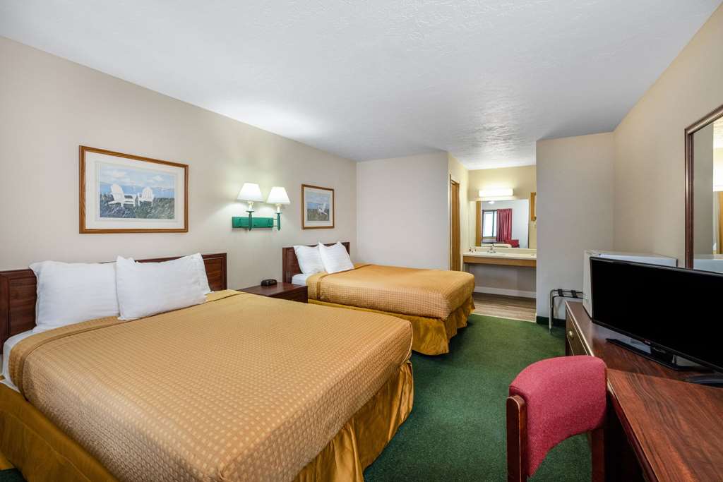 Travelodge by Wyndham Spirit Lake Okoboji - photo 13