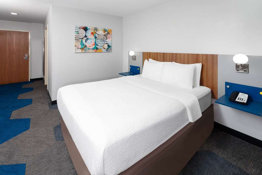 Microtel Inn by Wyndham Janesville - photo 18