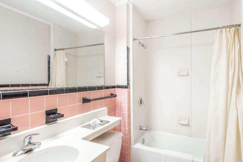 Knights Inn Lenox - photo 26