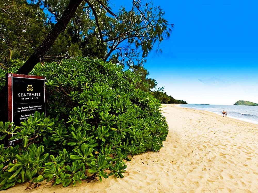 Temple 121 Palm Cove With Courtyard — 4-Star Luxury Hotel in Palm Cove, Australia