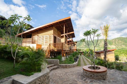 Bukit Samudra - carbon neutral hotel in Taliwang