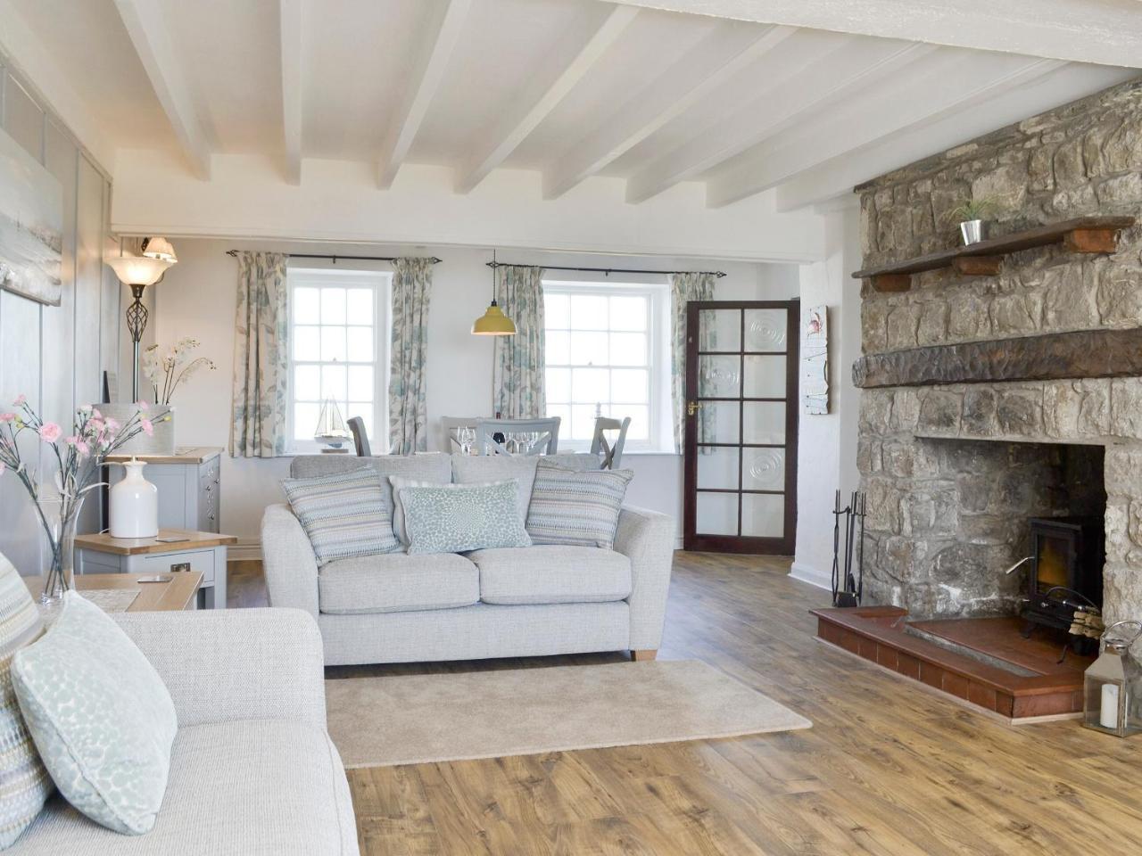 Bwthyn Y Borth — 4-Star Luxury Hotel in Holyhead, United Kingdom