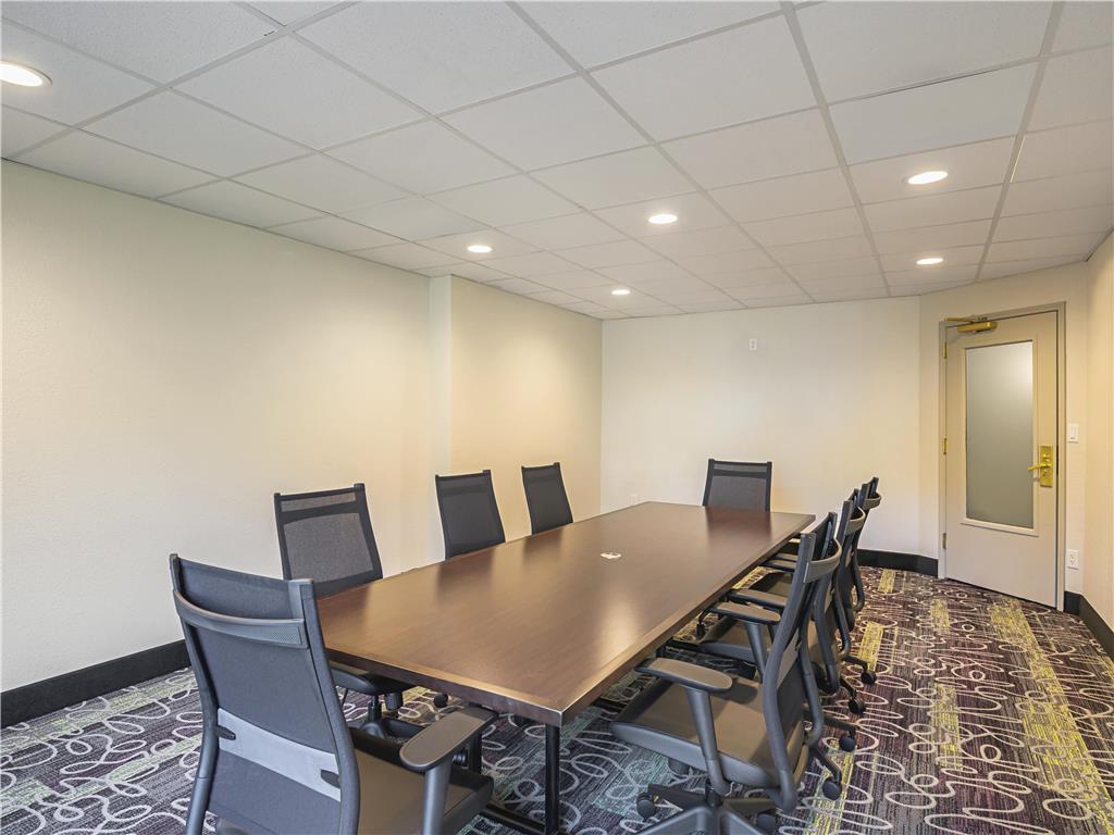 La Quinta Inn & Suites by Wyndham Austin Airport - photo 41