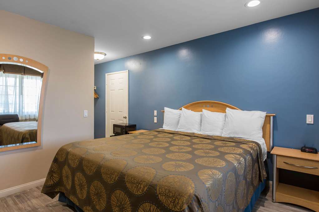 Rodeway Inn Escondido Downtown - photo 22