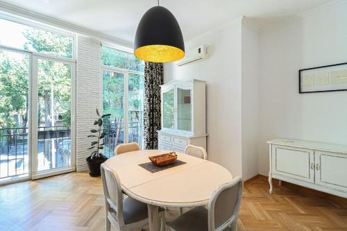 Stylish 3BR Apt near Mziuri Park By Wehost