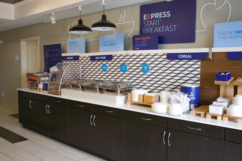 Holiday Inn Express Hotel & Suites Crawfordsville by IHG - photo 31