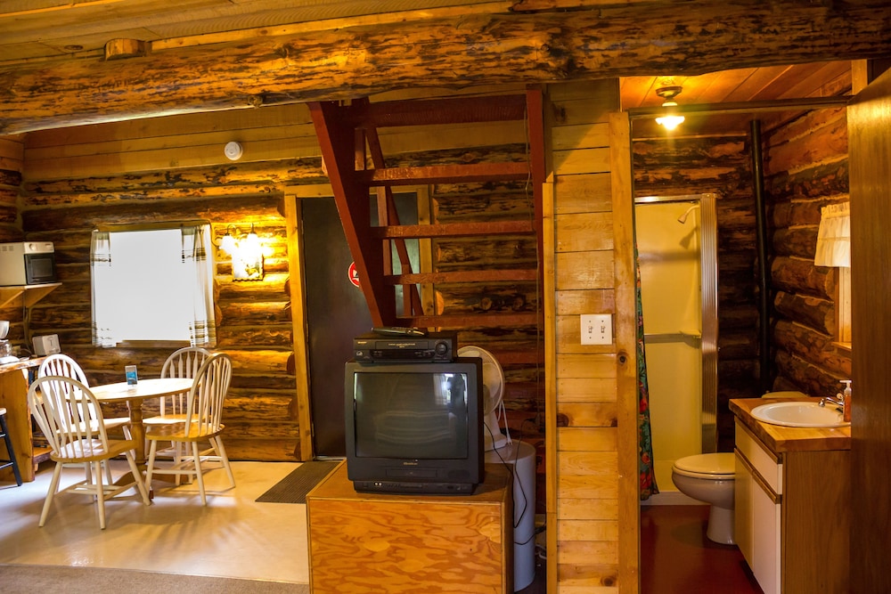 Midnight Sun Log Cabins - photo 76