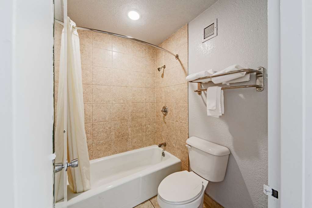 Econo Lodge And Suites Bricktown - photo 29