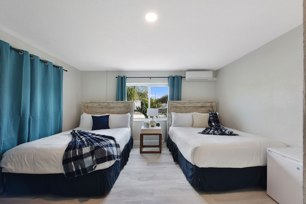 Palm Cove Motel - photo 19