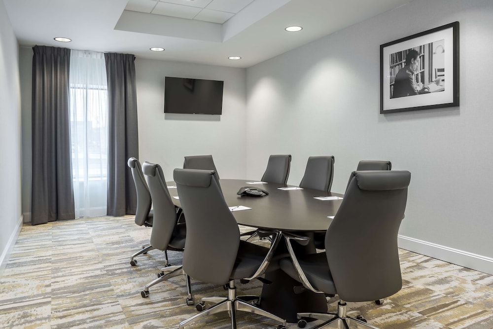 Hampton Inn & Suites Newport Cincinnati - photo 46