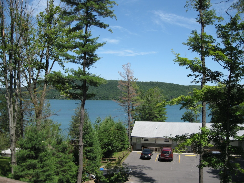 Lake 'N Pines Motel - photo 74