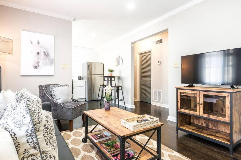 Stylish Onebedroom in Popular Virginia Highland 3miles To Mercedes Benz Stadium — 4-Star Luxury Hotel in Atlanta, United States