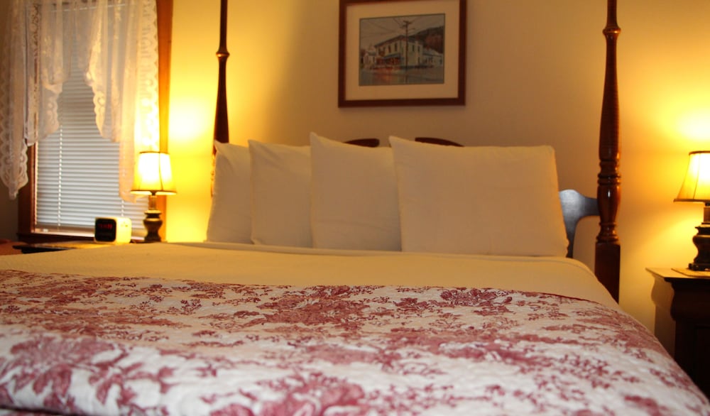 The Vermont Inn - photo 17