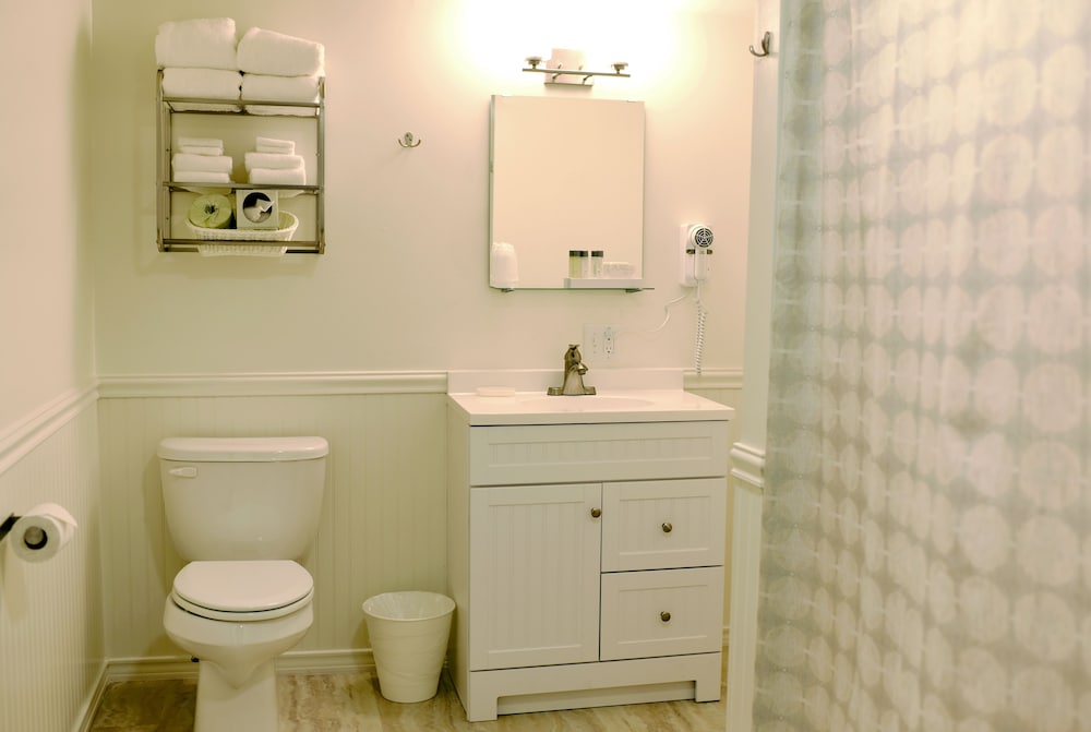 Sandwich Inn and Suites - photo 15