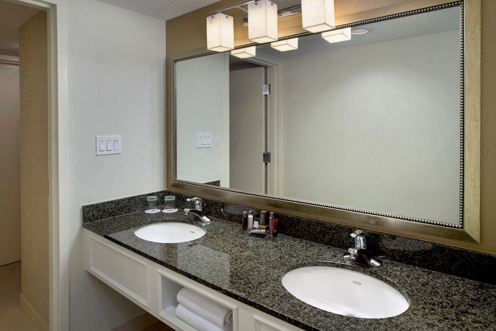 Boston Marriott Peabody - photo 16