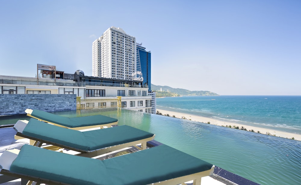 Santa Luxury Hotel Da Nang Complimentary Afternoon Tea — 4-Star Luxury Hotel in Da Nang, Vietnam
