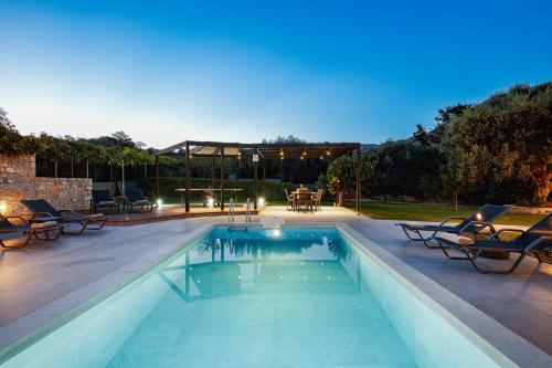 Villa Amalia — 4-Star Luxury Hotel in Agios Vasileios, Greece